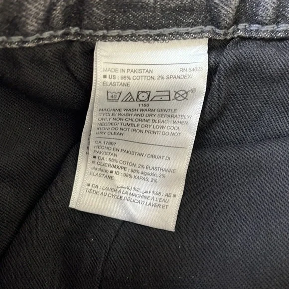 Old Navy Men’s Slim Built-In tough/Flex Ripped Jeans for Men size 32 X 30 - Picture 13 of 14